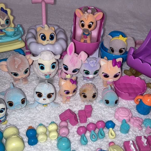 Disney Jr. T.O.T.S. Tiny Ones Mixed Lot 19 Flocked Figures and accessories - Picture 3 of 5